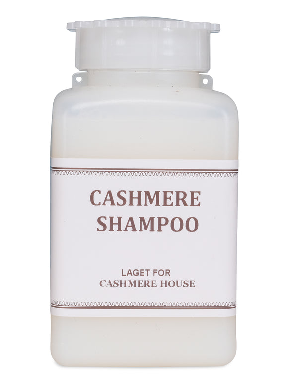 Cashmere shampooen er utviklet for kasjmir industrien, og er laget for at plagget skal holder sin mykhet og styrke over lengre tid.